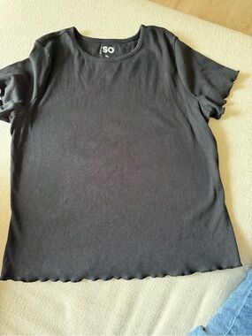 SO Black Ribbed Crewneck Short Sleeve Tee with Lettuce Hem